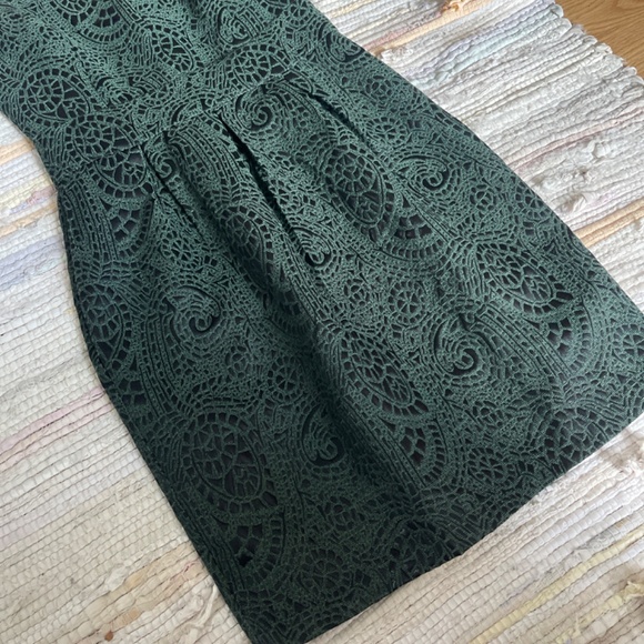 Venus Emerald Green and Black Mini Sleeveless Scollop Neck Fit Dress Size 2 - Picture 3 of 6